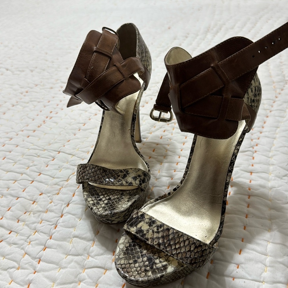 Guest size 8 python pumps